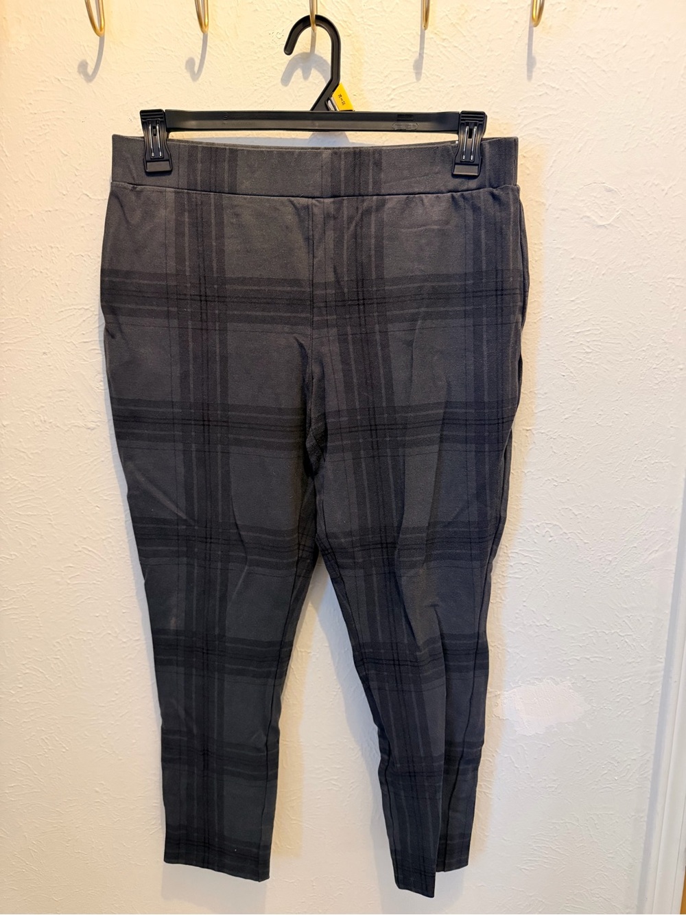 Versona Women's Gray Plaid Slim Trousers